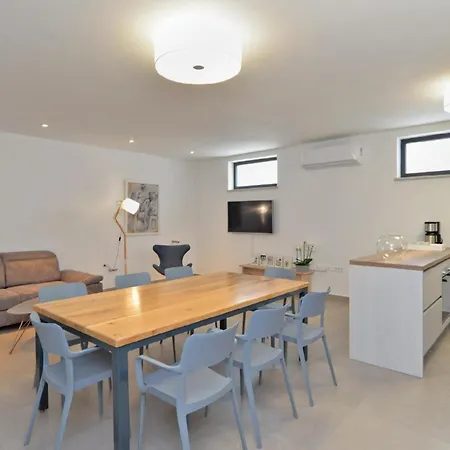 Holiday home Fuer 8 Personen Ca 200 Qm In Medulin, Istrien Suedkueste Von Istrien *