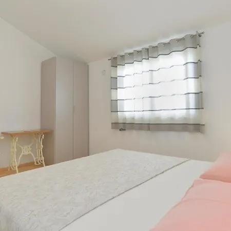 Fuer 8 Personen Ca 200 Qm In Medulin, Istrien Suedkueste Von Istrien Holiday home Medulin