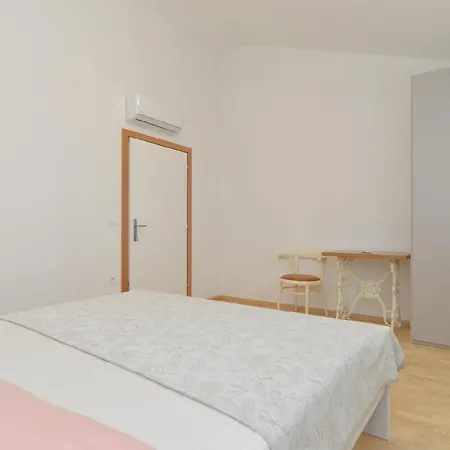 Fuer 8 Personen Ca 200 Qm In Medulin, Istrien Suedkueste Von Istrien *
