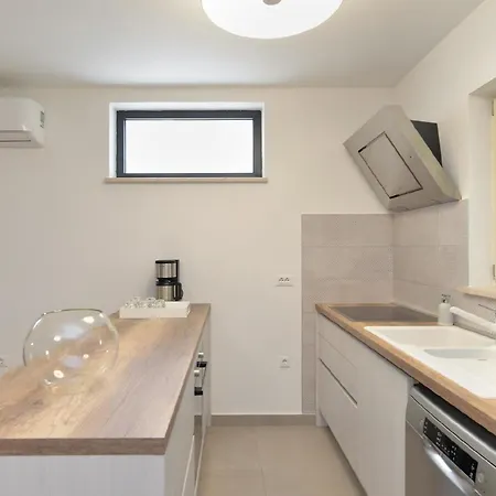 Holiday home Fuer 8 Personen Ca 200 Qm In Medulin, Istrien Suedkueste Von Istrien *