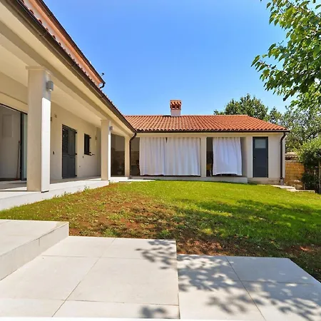 Holiday home Fuer 8 Personen Ca 200 Qm In Medulin, Istrien Suedkueste Von Istrien Medulin